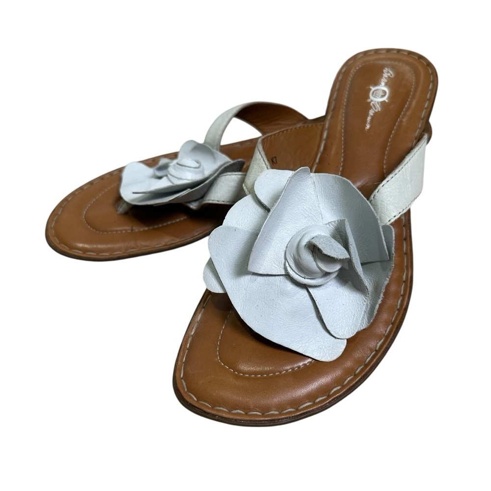 Born Women’s Size 8 White Leather Floral Thong Sandal